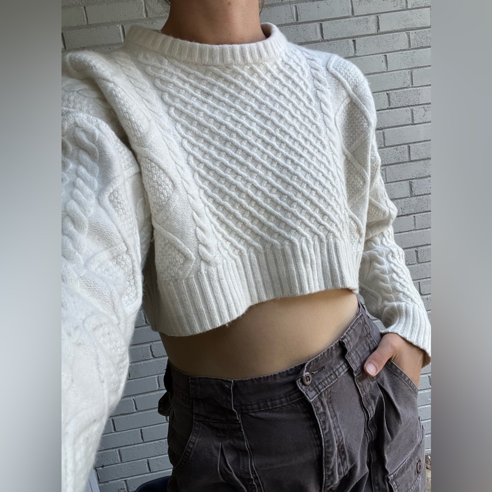 Cropped cream wool sweater